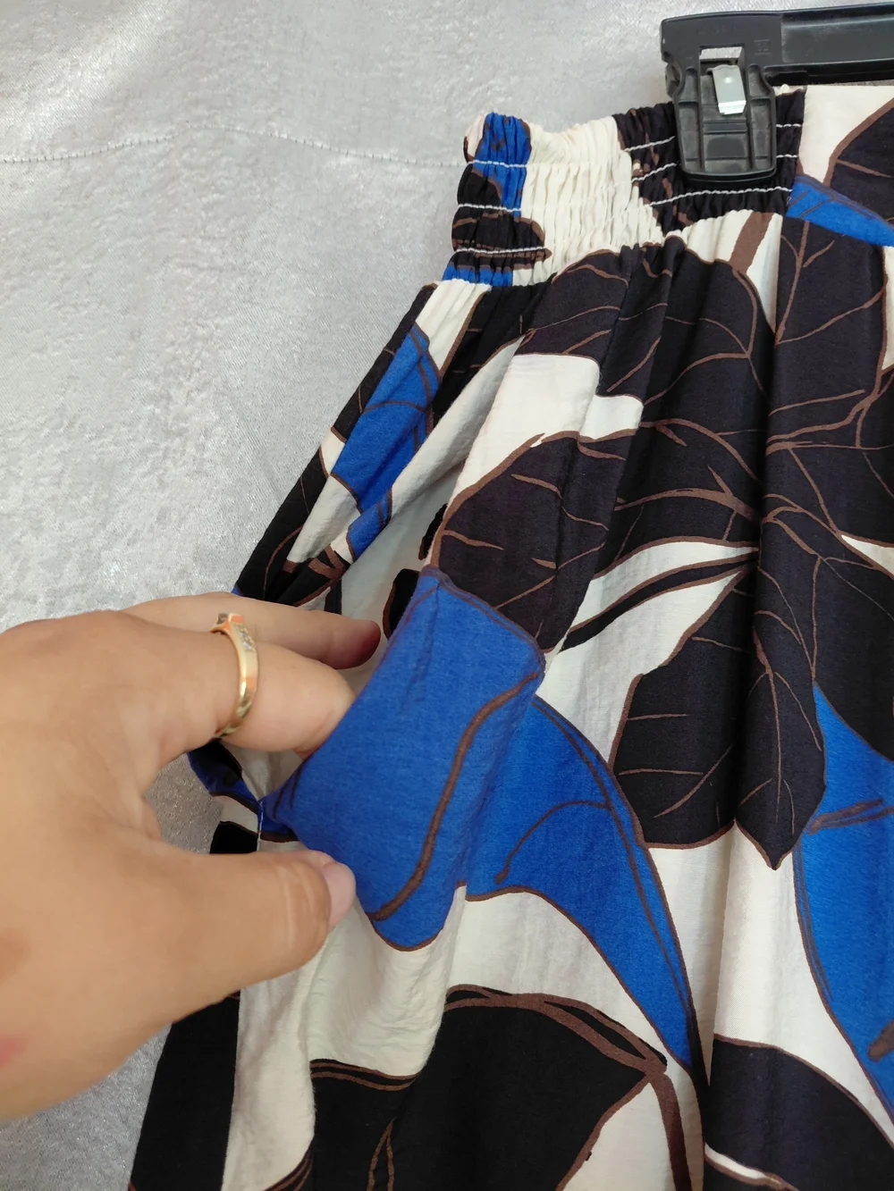Sofia By Sofia Vergara Wide-Leg Floral Print Pants in Blue & Cream Tropical Pant - Picture 5 of 15